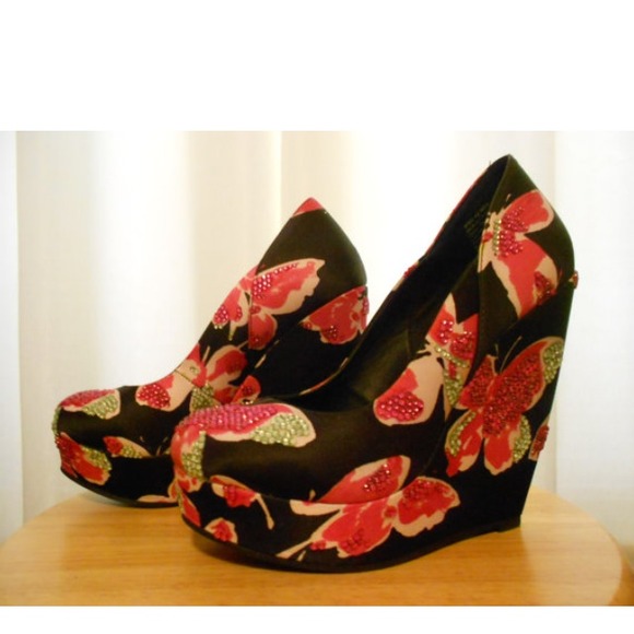 Size 6.5 Elle custom embellished wedges