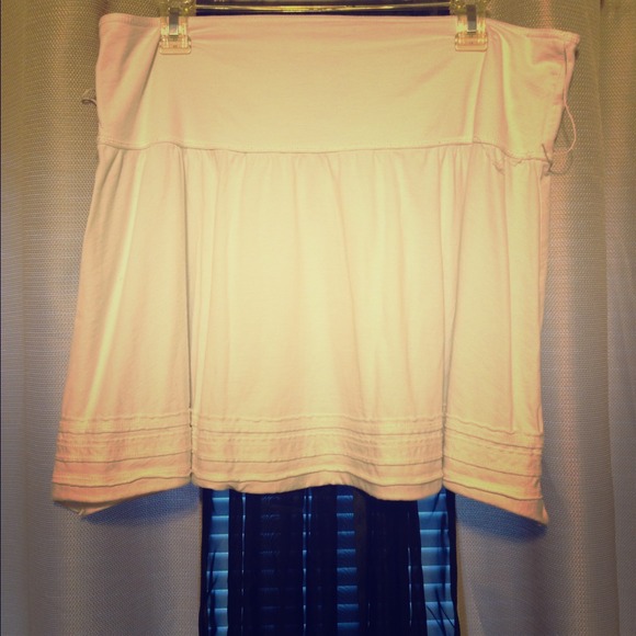 Flouncy white Hollister mini-skirt