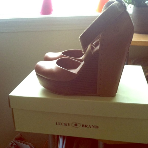 Nice Lucky Brand wedges - Picture 1 of 4