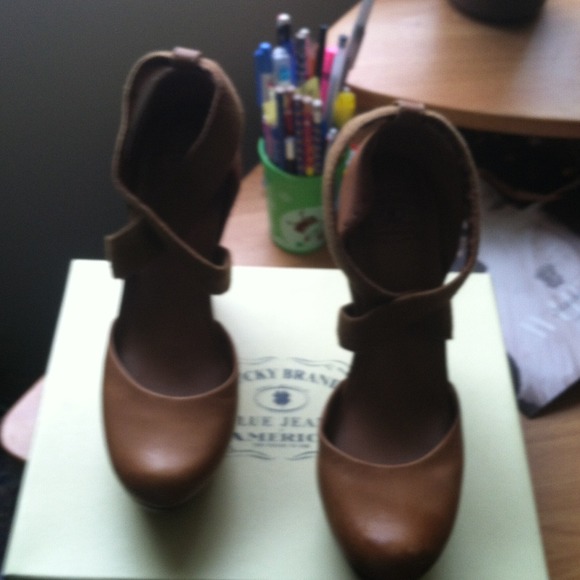Nice Lucky Brand wedges - Picture 3 of 4
