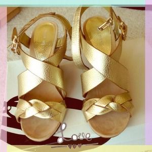 Ninewest wedges gold leather size 6💋