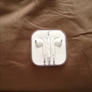 Apple earphones new never been used