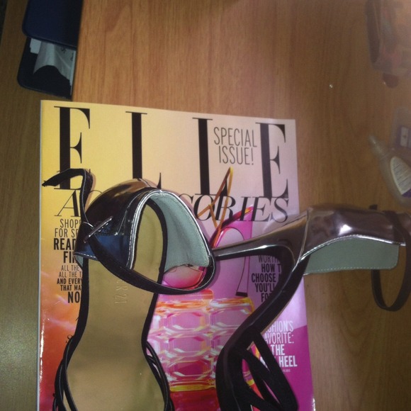 Two tone chic sandals - Picture 2 of 4