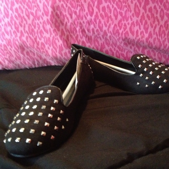 **REDUCED**Brand New w/ Tags Studded slipper
