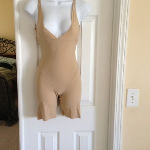 Maidenform flexees   NWOT