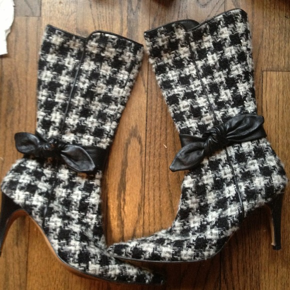 Black and white hounds tooth boots