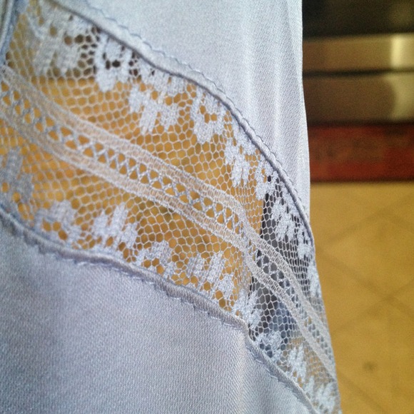 Woman's Top - Picture 3 of 3