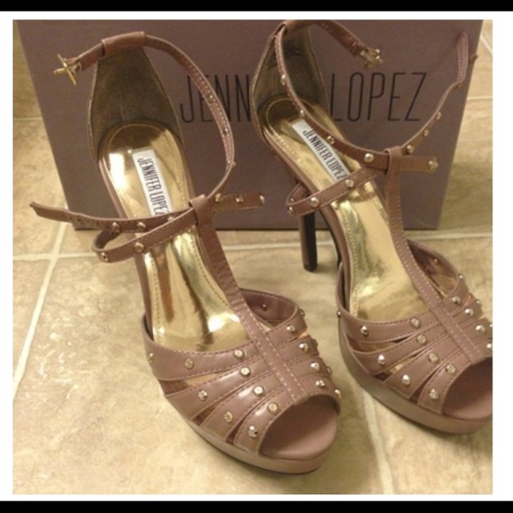 Jennifer Lopez Platform Heels, note: they wobble