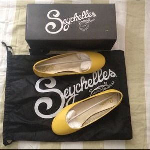 ❌Reserved❌BNIB Seychelles yellow leather flats