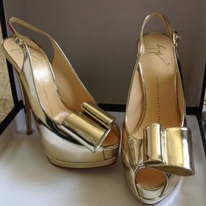 Giuseppe Zanotti Platform Peep Toe w/bow - gold