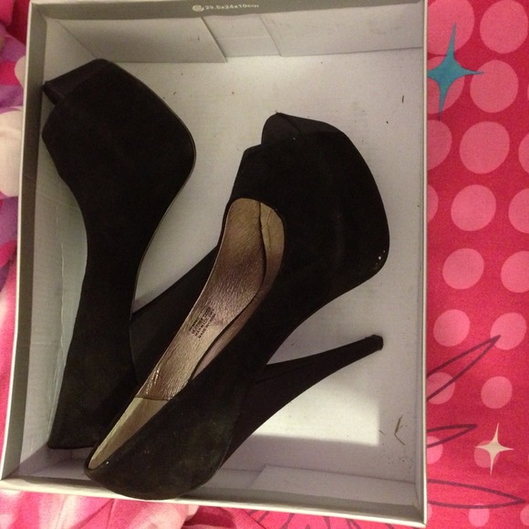 Pumps. - Picture 2 of 2