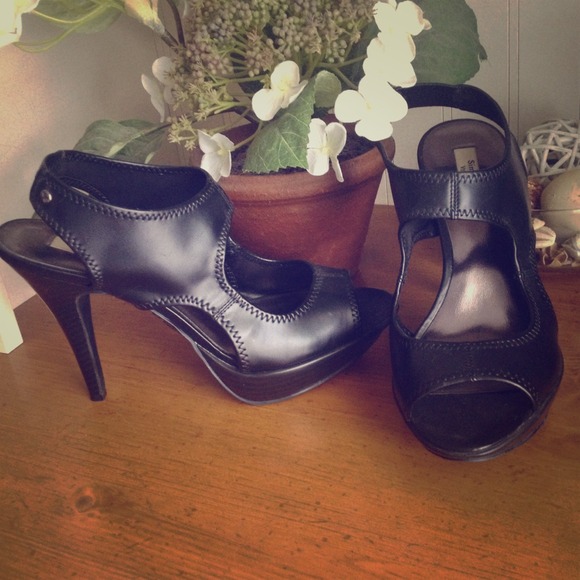 Simply Vera by Vera wang platform heels