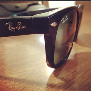 Black Ray Ban Wayfarers