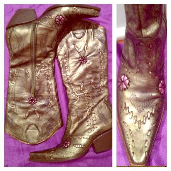 🌟BCBG metallic green, purple & bronze boots 7🌟