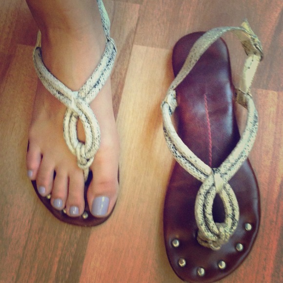 DV by DOLCE VITA-sz.7.5- tan snake skin sandal