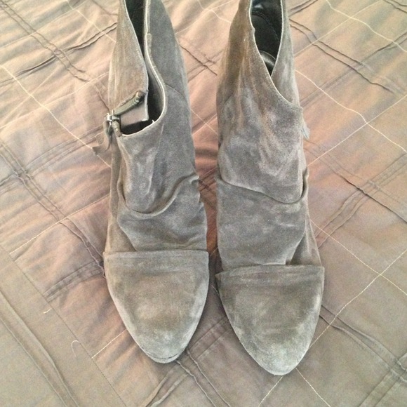 Ankle scrunch gray boot. - Picture 2 of 3