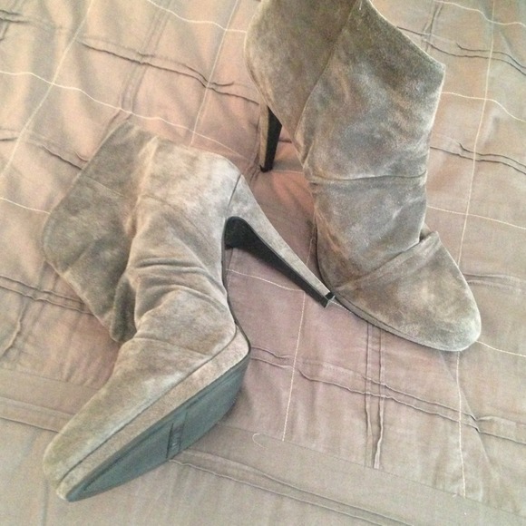 Ankle scrunch gray boot. - Picture 3 of 3
