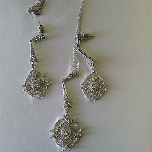 Necklace and earring set