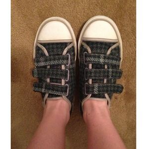 BUY NOW FOR DISCOUNTED SHIPPING Unique Velcro vans