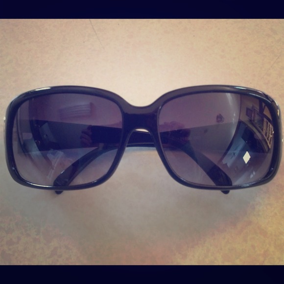 Black pair of Sunglasses!