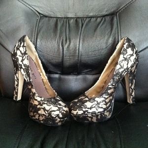 !Final Markdown!  Black Lace and Cream Heels