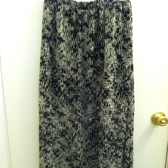 Bundle for JZD skirt, clutch, necklace