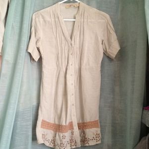 Short sleeve tunic-style button-up from The Buckle