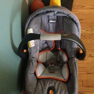 Chico carseat. Brand new very gently used!!!