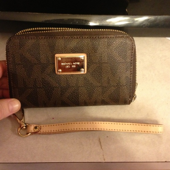 Micheal Kors Cell phone holder wallet clutch