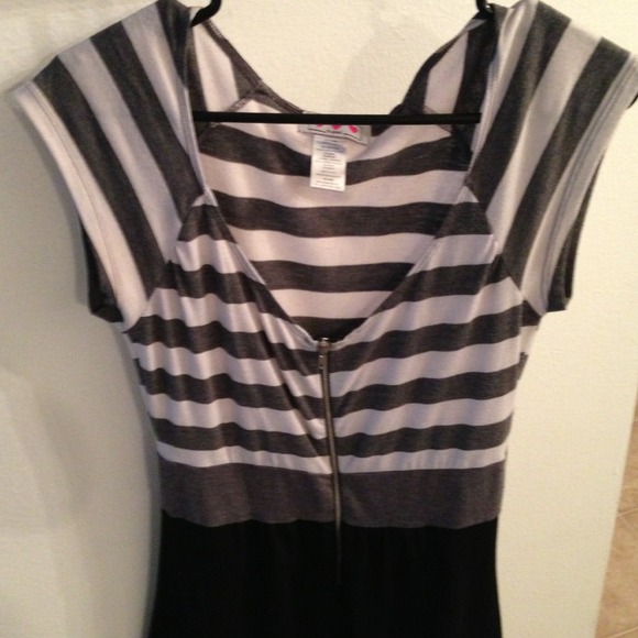 Black grey and white dress - Picture 2 of 3