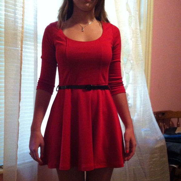 Elegant Red Party Dress - Picture 2 of 4