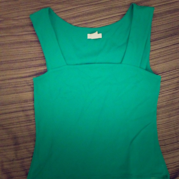 Cute retro teal top