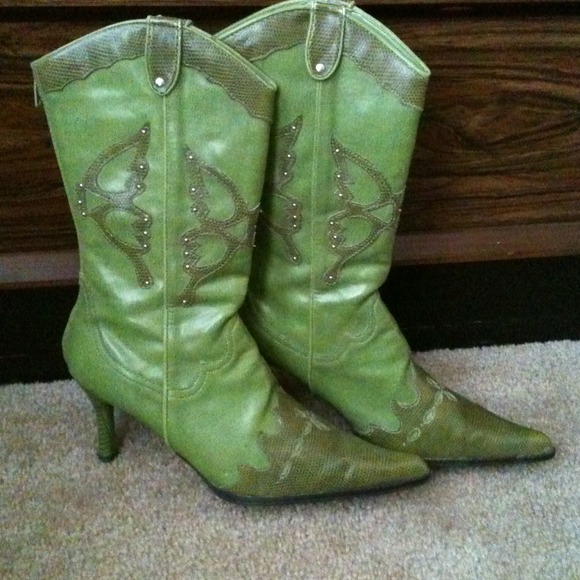 Green cowgirl boots👢👢
