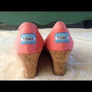 TOMS coral cork wedges. Size 6.5