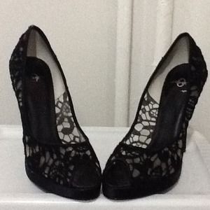 Black Lace Peep Toe Pump