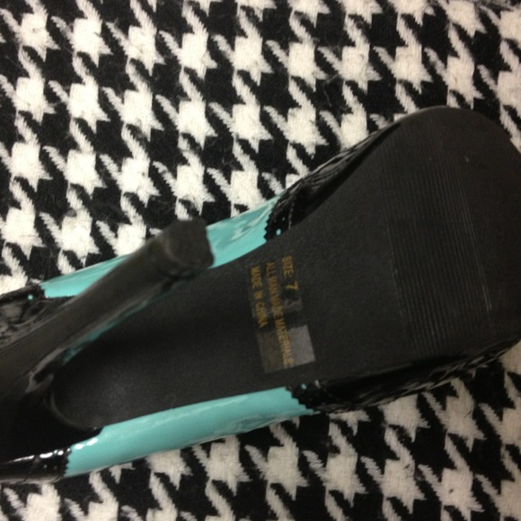 Brand new black open toe high heels - Picture 2 of 4