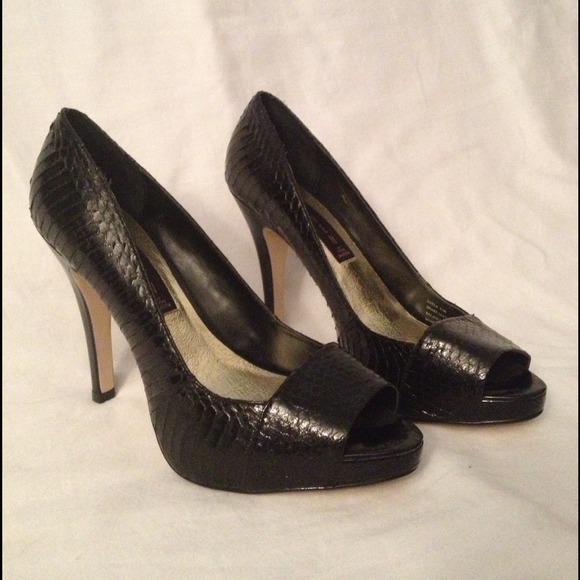 ⛔SOLD⛔STEVEN by Steve Madden Snakeskin Pumps