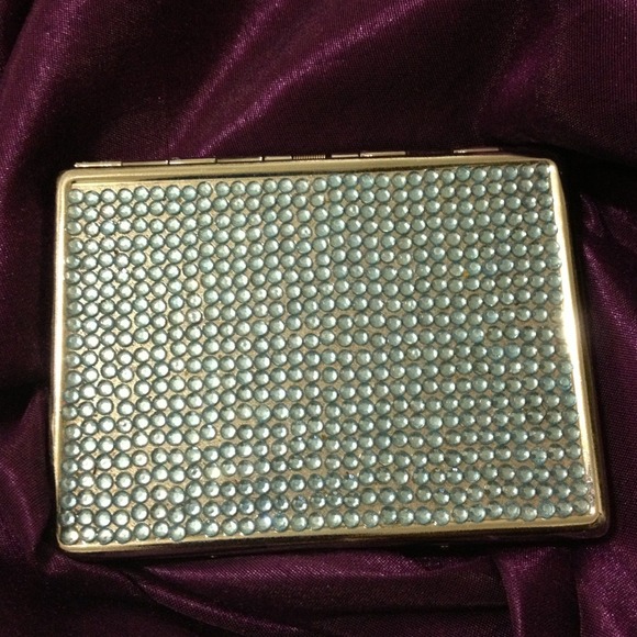 🚫TRADED🚫BRAND NEW faux blue diamond ID case👑