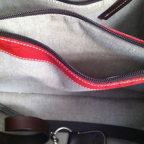 SOLD in BundleAuthentic Dooney & Bourke Handbag - Picture 2 of 4