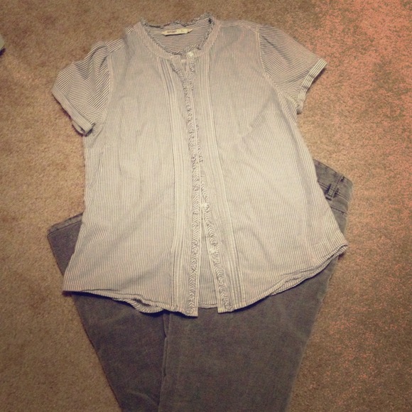 SOLD 🚫🚫🚫Short sleeve button up