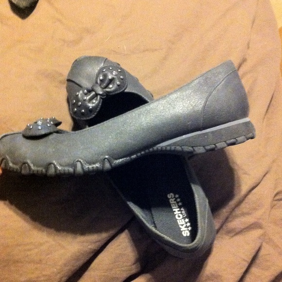 Adorable black sketchers flats with studded bow