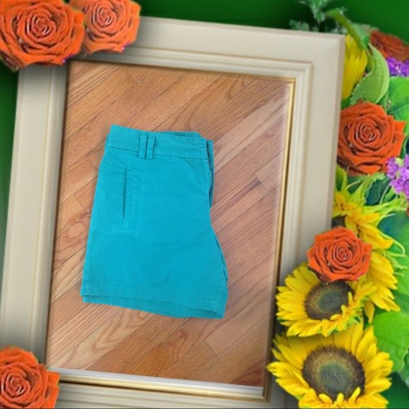 🔴🔴SOLD🔴🔴Get ready for summer! Green ShortS - Picture 2 of 4