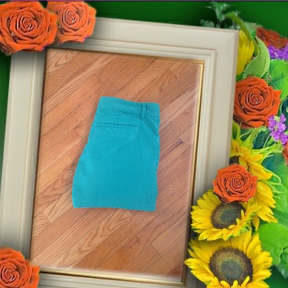 🔴🔴SOLD🔴🔴Get ready for summer! Green ShortS - Picture 3 of 4