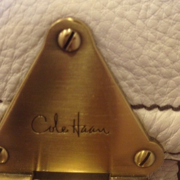 💢REDUCED💢COLE HAAN WHITE LEATHER SHOULDER BAG - Picture 4 of 4