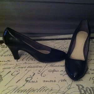 Black pumps size 11 aerosoles