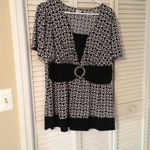 Black and white top. All sales final.