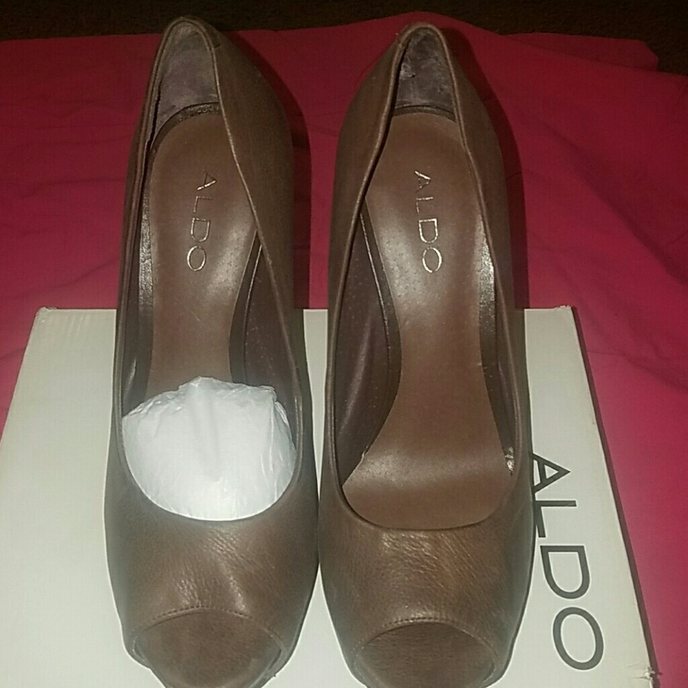 New NEVER worn ALDO platform peep toes
