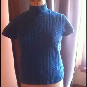 Short sleeve sweater