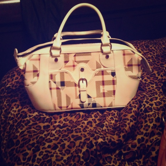 Burberry purse, barely used