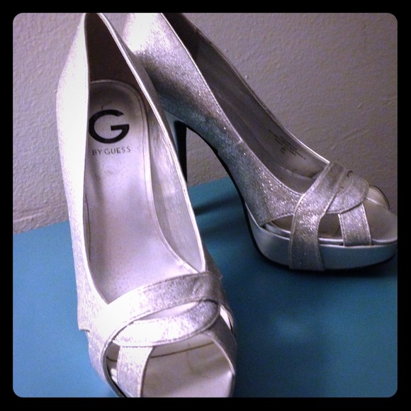 Silver Pumps ➖REDUCED PRICE➖ - Picture 1 of 2